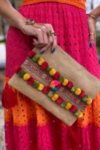 Bolsa Carteira com Detalhes Pom Pom