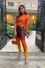 Blusa em Couro com Amarração