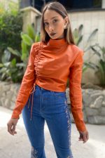 Blusa em Couro com Amarração