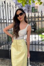 Blusa de couro cropped com Decote Arredondado