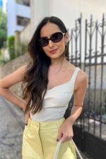 Blusa de couro cropped com Decote Arredondado