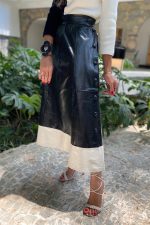 Saia em Couro Bicolor Botões