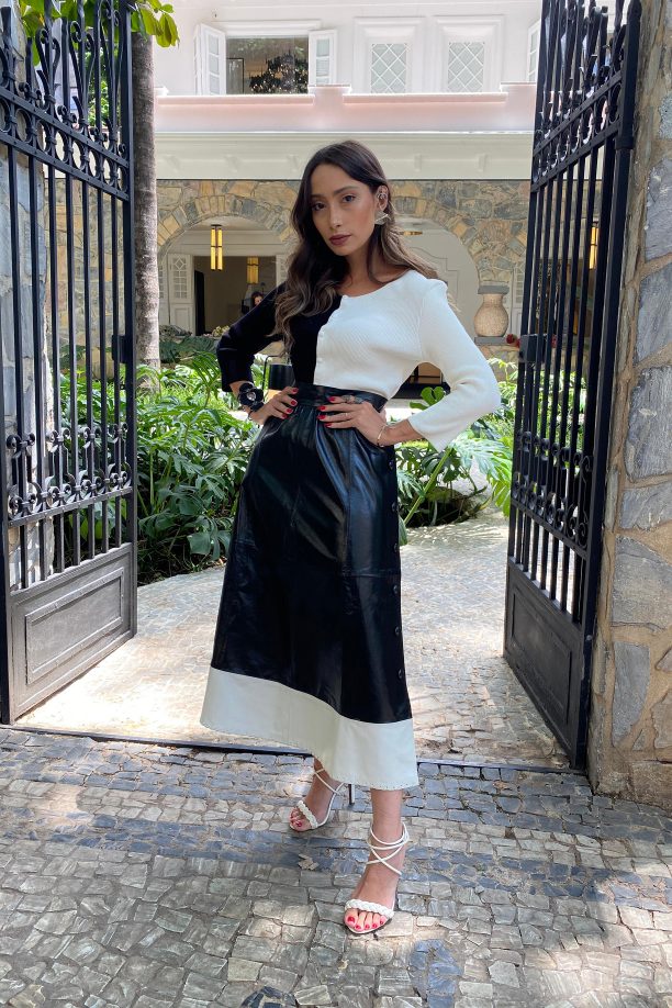 Saia em Couro Bicolor Botões