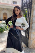 Saia em Couro Bicolor Botões