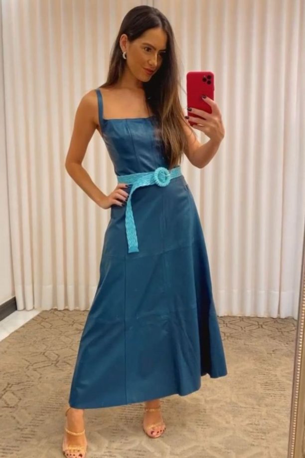 Vestido de Couro Midi Decote Quadrado e Cinto