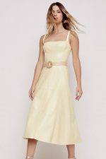 Vestido de Couro Midi Decote Quadrado e Cinto