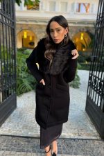 Casaco Longo Em Tricot Com Gola De Pele