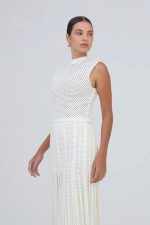 Blusa Sem Manga Com Furos Off White