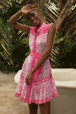 Vestido Pink com Detalhes de Espelhinhos Metalizados