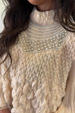 Vestido Gola Alta Aplicação Pérolas