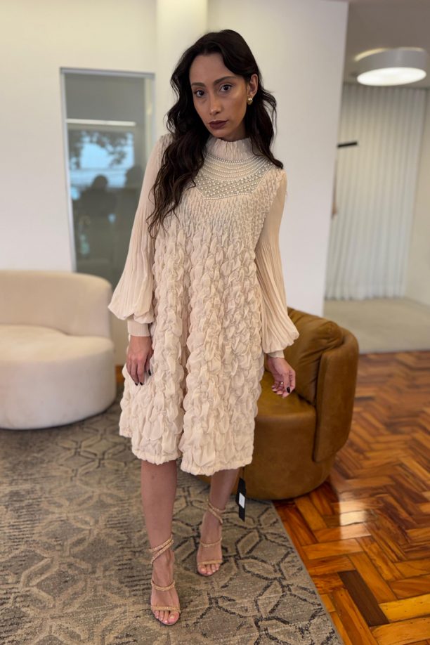 Vestido Gola Alta Aplicação Pérolas