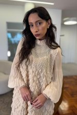 Vestido Gola Alta Aplicação Pérolas