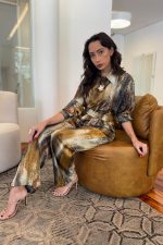 Conjunto Estampado Detalhe Broche