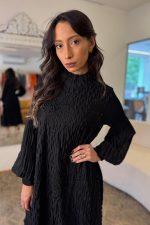 Vestido Gola Alta Aplicação Pérolas