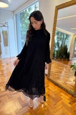 Vestido Gola Alta Aplicação Pérolas