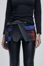 Calça de Couro com Pala Sobreposta em Mix de Lã Xadrez