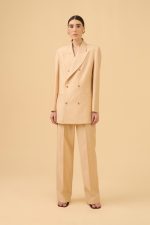 Calça Reta Alfaiataria Bolsos Assimétricos em Tecido