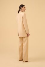 Calça Reta Alfaiataria Bolsos Assimétricos em Tecido