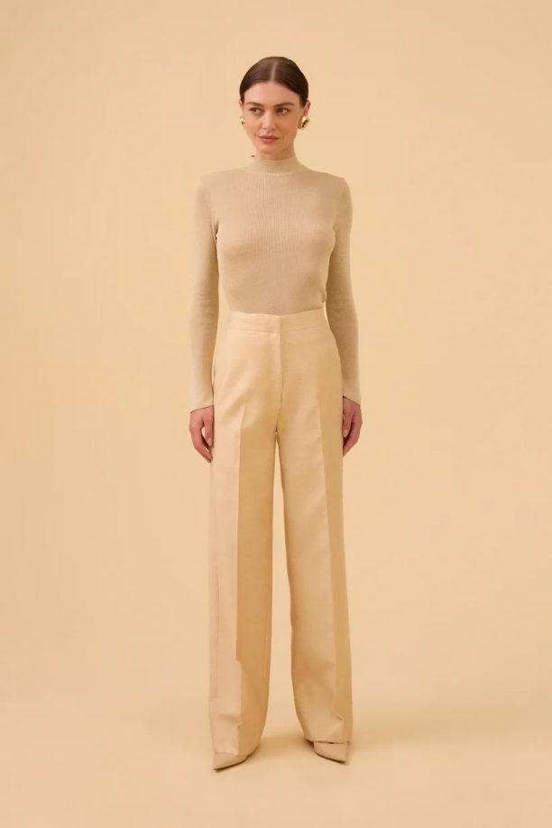 Calça Reta Alfaiataria Bolsos Assimétricos em Tecido