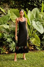 Vestido Midi Tricot Em Malha Cheia Com Franjas