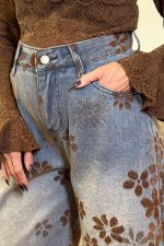 Calça Jeans Modelagem Ampla com Bordado
