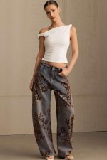 Calça Jeans Modelagem Ampla com Bordado