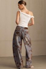 Calça Jeans Modelagem Ampla com Bordado