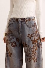 Calça Jeans Modelagem Ampla com Bordado