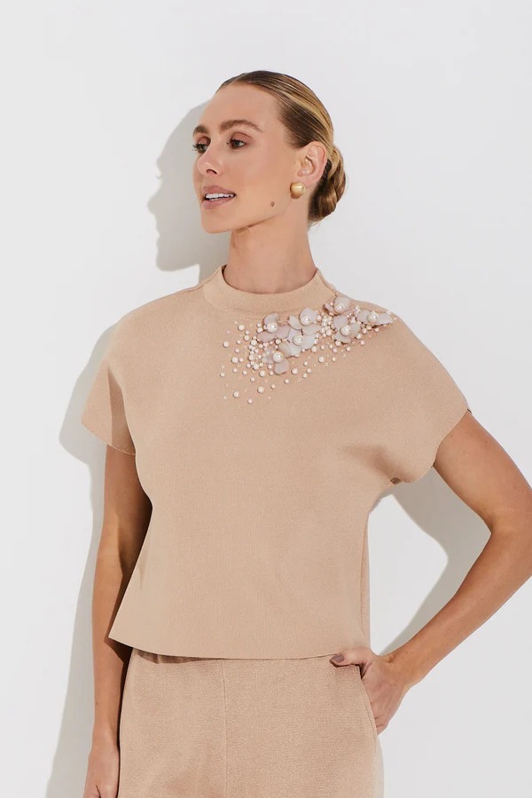 Blusa Sem Mangas Gola Alta Em Tricot Com Bordado